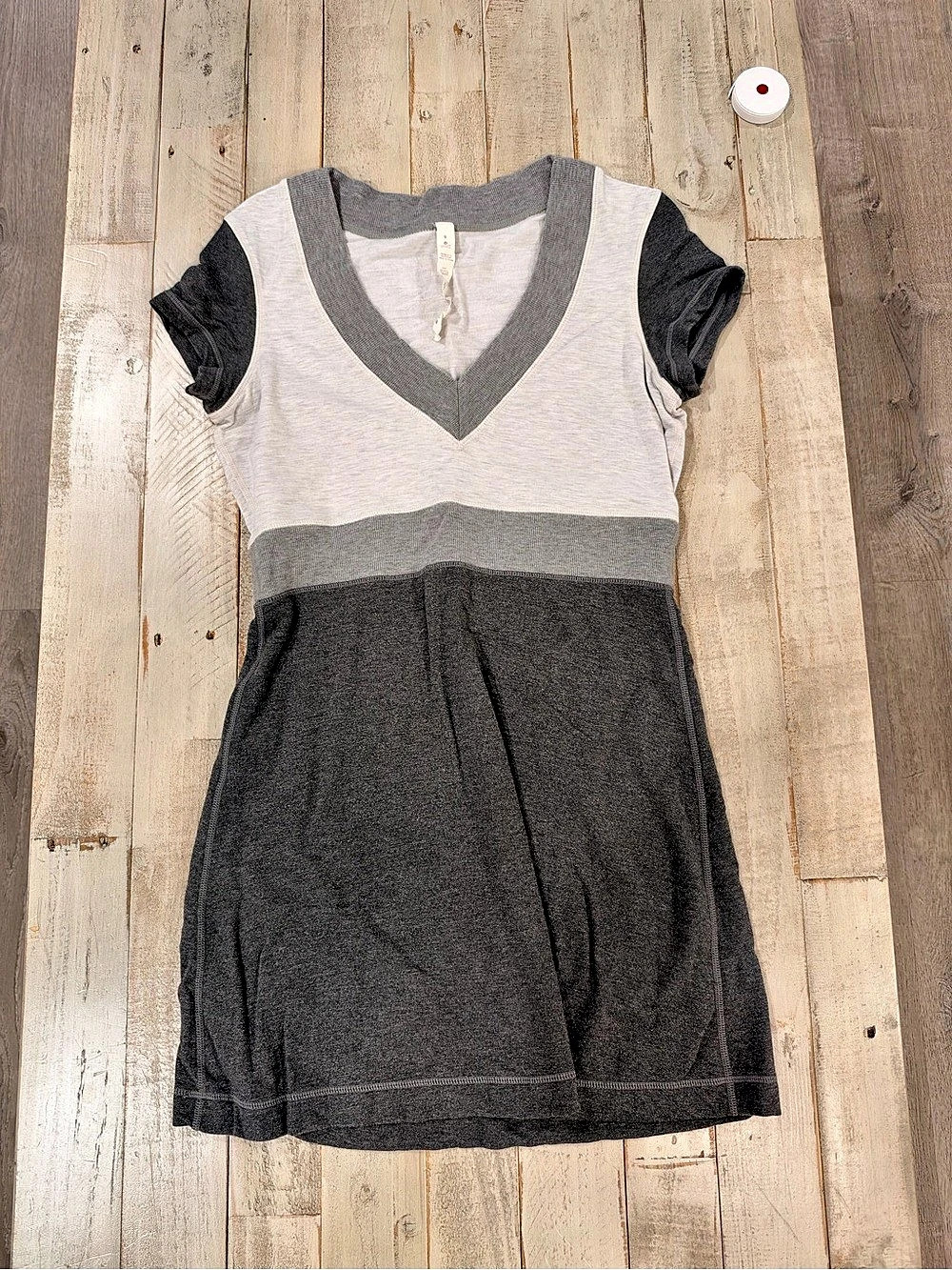 Lululemon Cool Out Tunic Dress Gray Colorblock V-Neck Short Sleeve Size 8